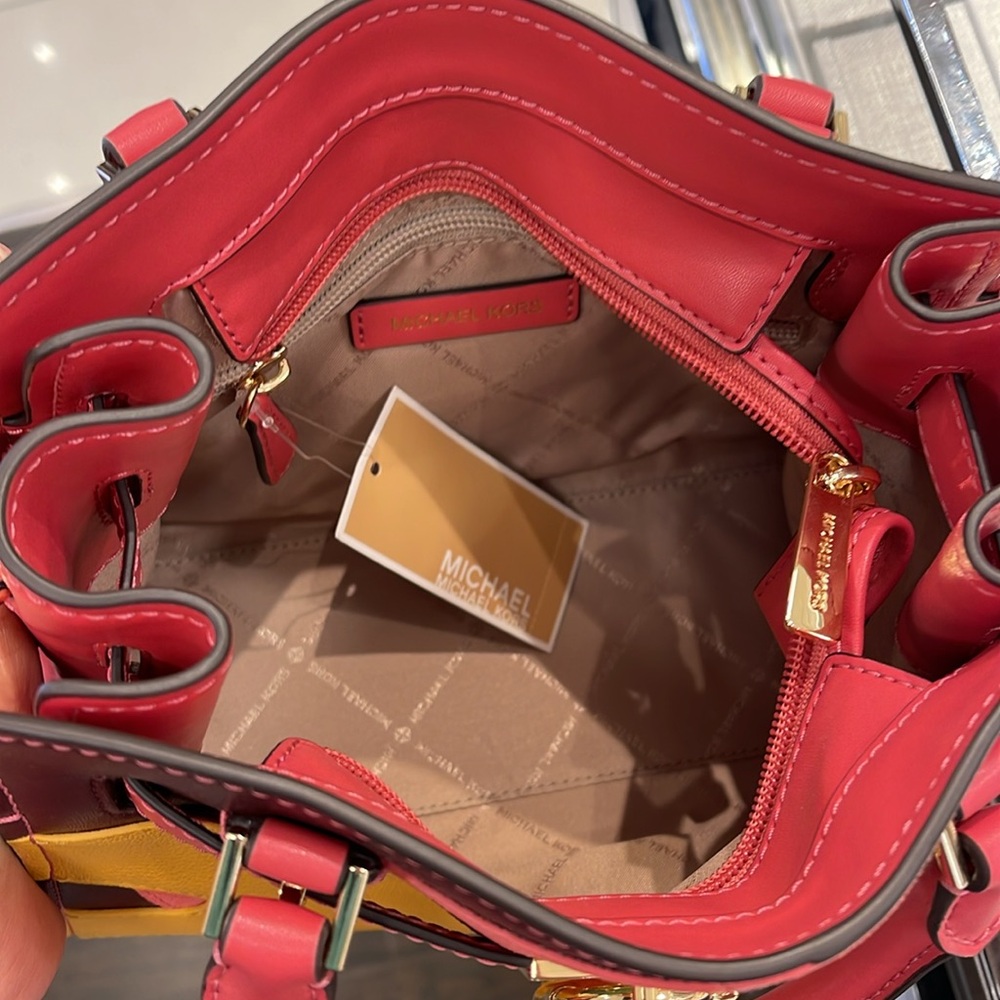 MICHAEL KORS Hamilton Small Two-Tone Satchel
COLOR LIGHT BERRY SHERBET MULTI
NWT - Picture 11 of 16